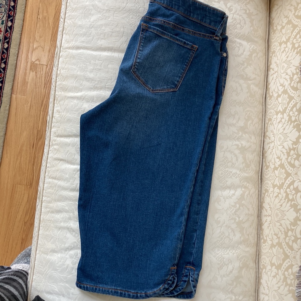 Gloria Vanderbilt Jean capris. - Picture 4 of 7